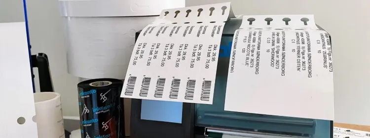 Etiketter på rulle med SvePlant-logga